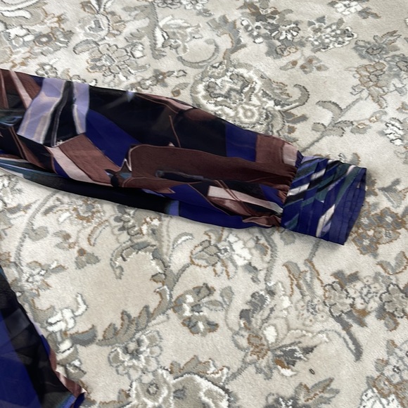 JENNIFER LOPEZ Gorgeous sheer patterned top Size M - Picture 2 of 5